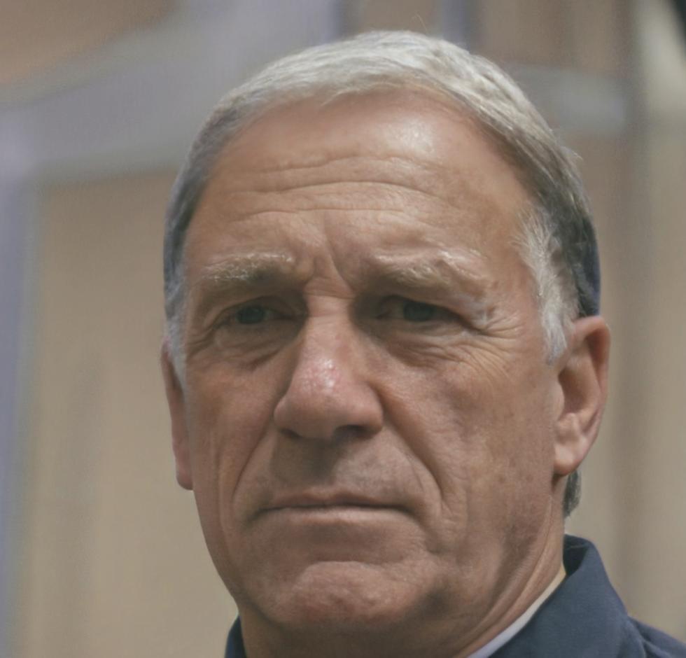 Kursleiter Hendrik Veltmann bei der Präsentation von Budgetierungsstrategien